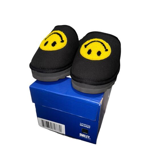 NIB! Market Smiley Upside Down Cozy Chunky Hotel Slippers - Size 9 (MSRP $90) - Picture 6 of 9